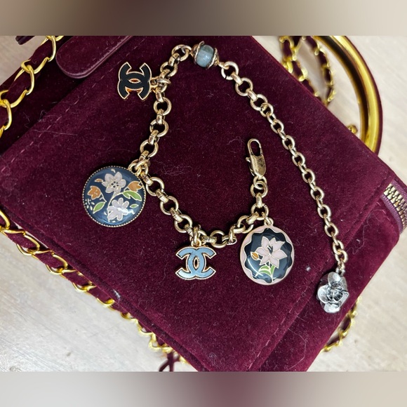 CHANEL Gold-Tone Floral Charm Bracelet with Black and Pink Enamel - Picture 2 of 7